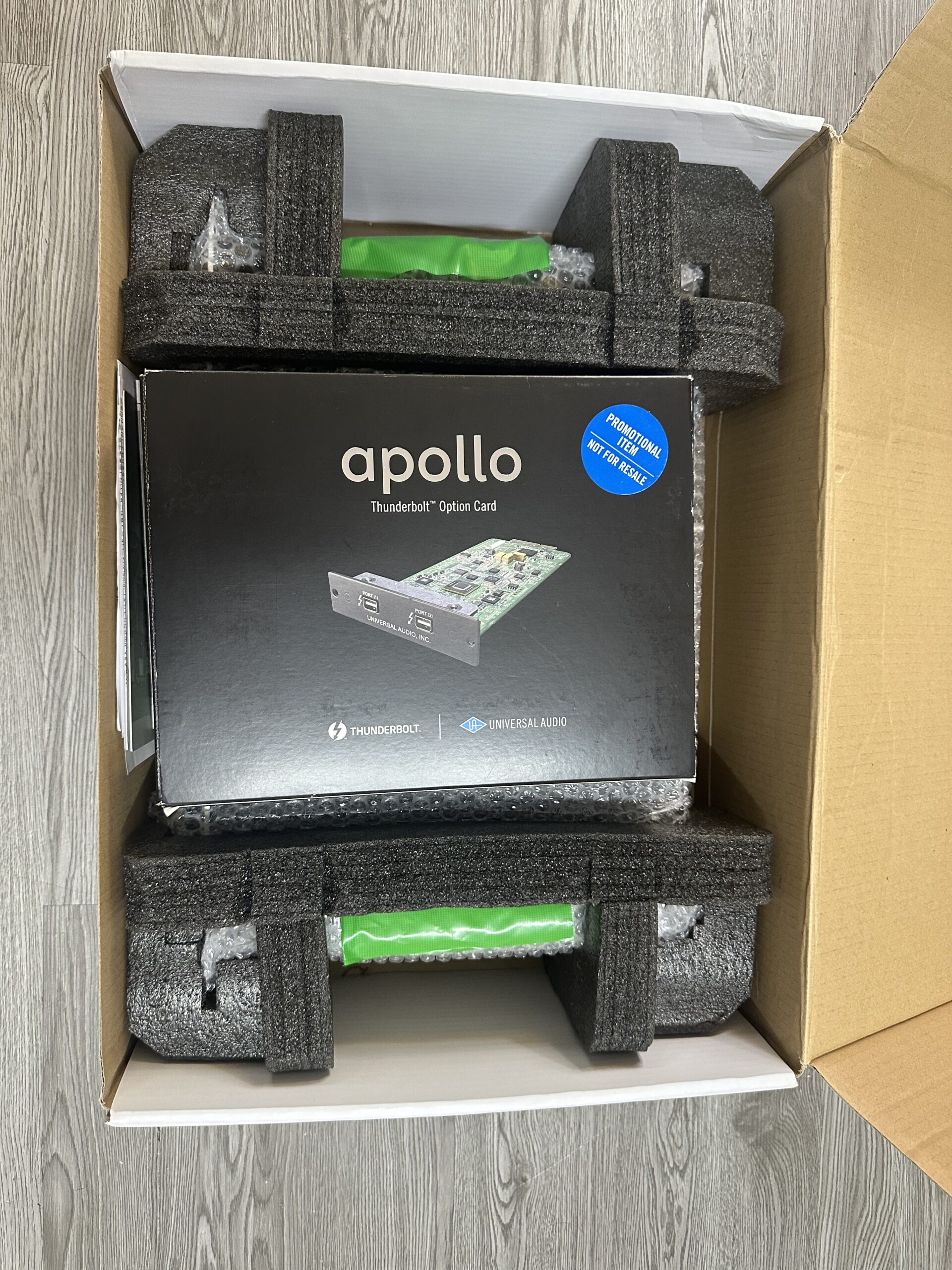 Universal Audio Apollo Quad Silver UAD 2 Thunderbolt 1 IMG 7039 scaled