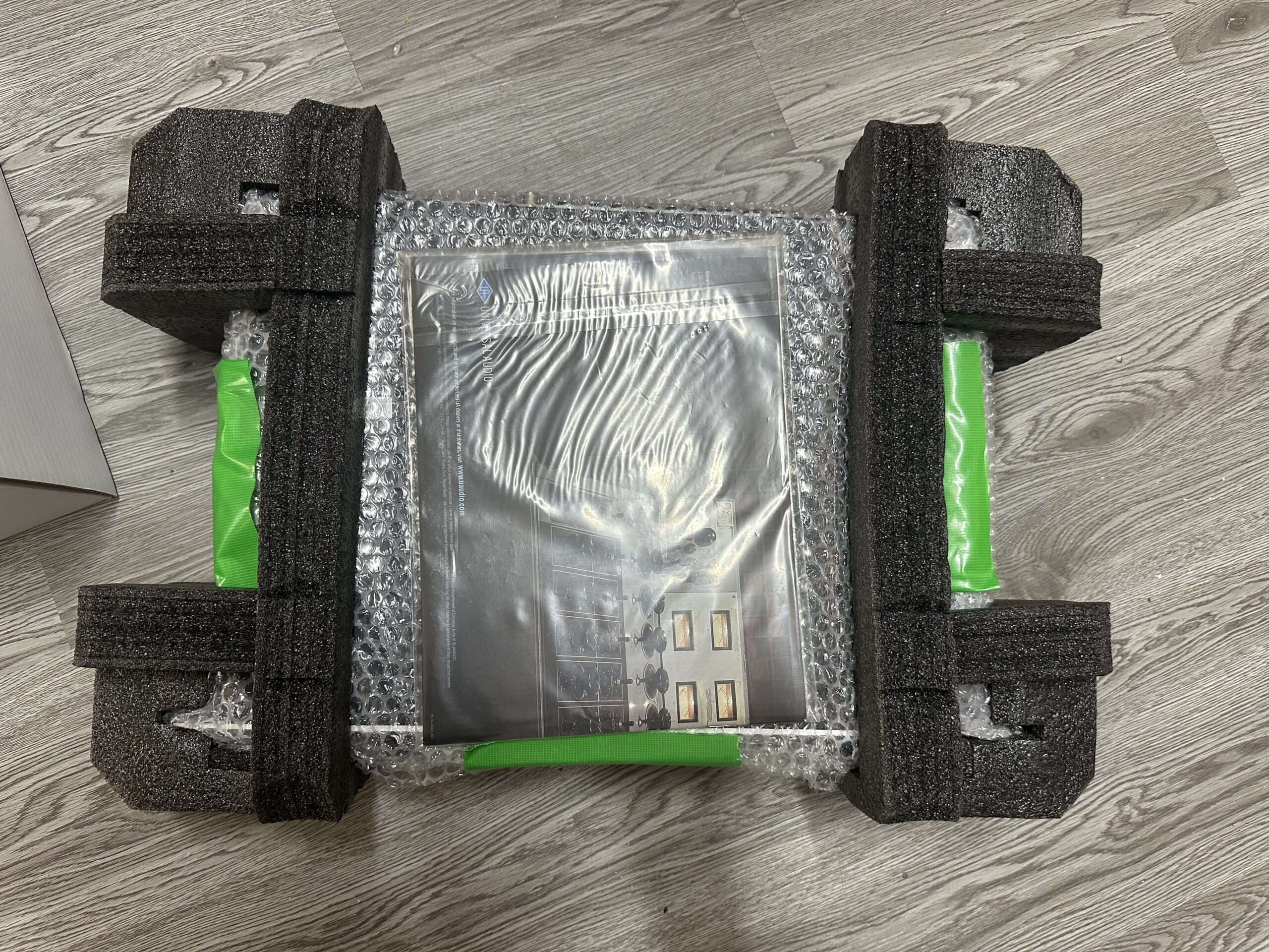 Universal Audio Apollo Quad Silver UAD 2 Thunderbolt 3 IMG 7041 scaled