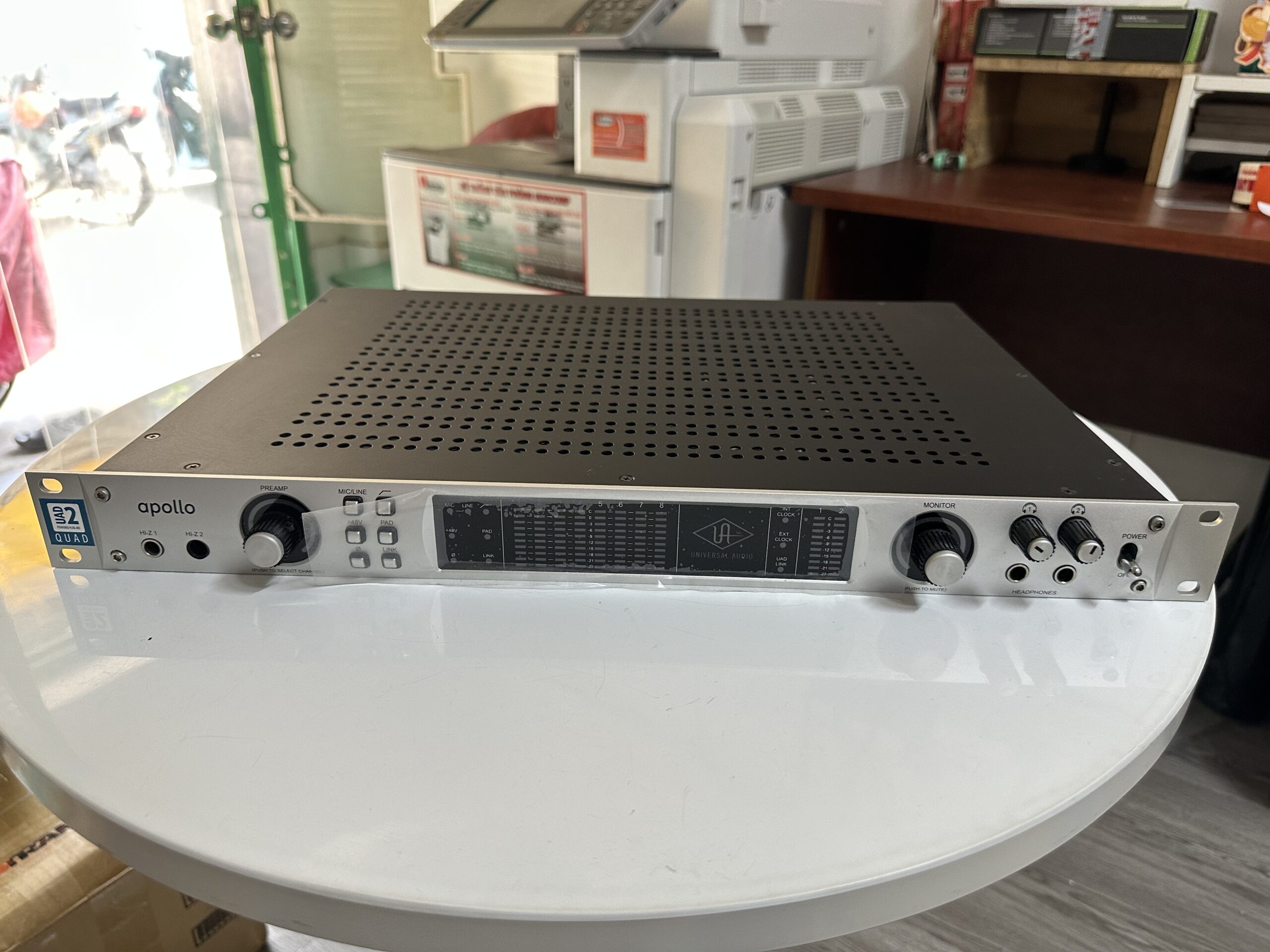 Universal Audio Apollo Quad Silver UAD 2 Thunderbolt 4 IMG 7043 scaled