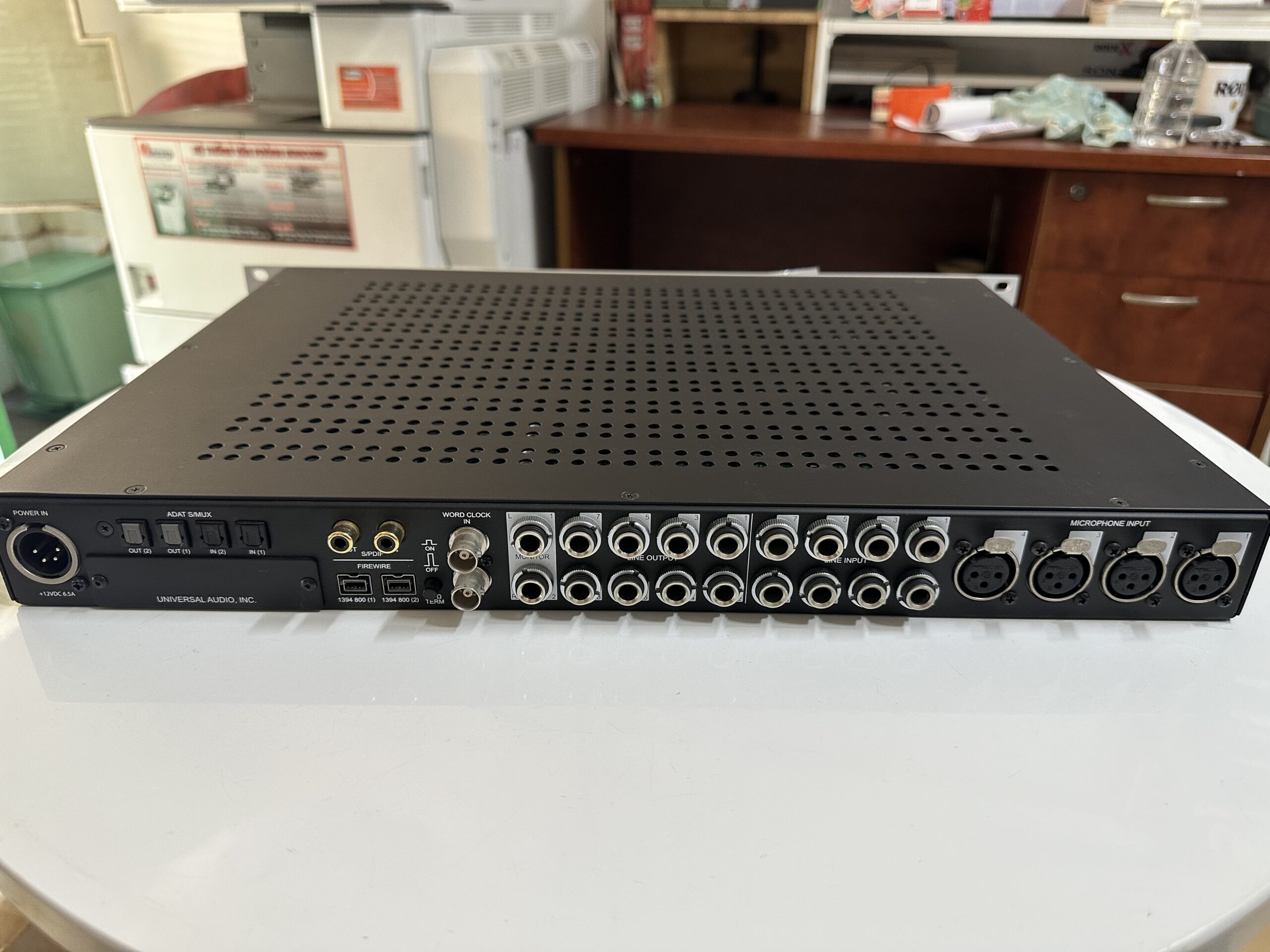 Universal Audio Apollo Quad Silver UAD 2 Thunderbolt 5 IMG 7044 scaled