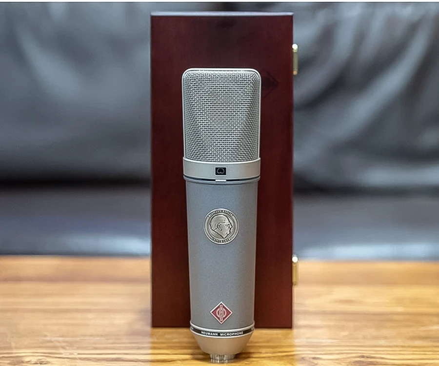 Neumann TLM 67 hop chinh hang
