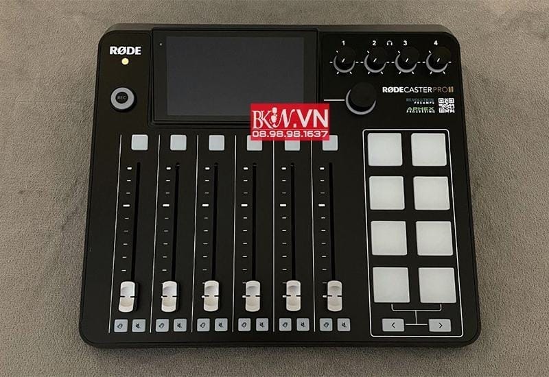 Rode Caster Pro II mat tren