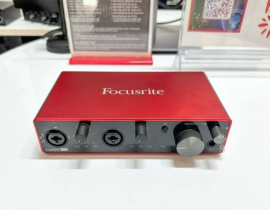 Sound card Focusrite 4i4 gen 3 hinh
