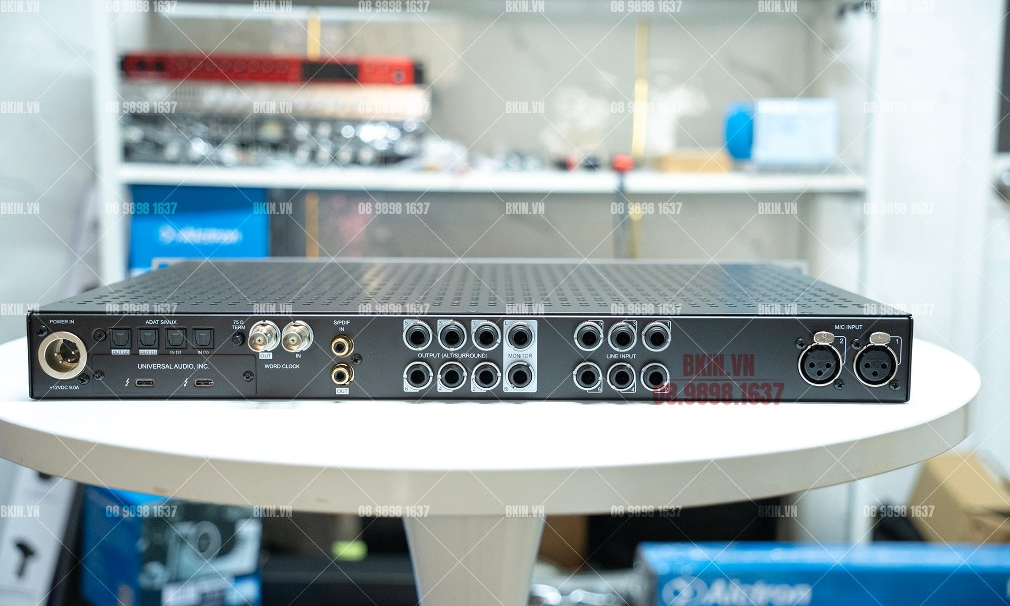 Các cổng kết nối mặt sau Apollo x6 Gen 2