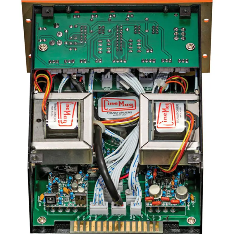 Warm Audio TB12 500 Series ben trong