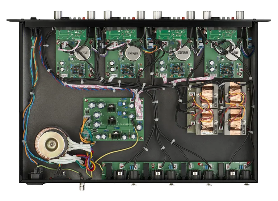 Warm Audio WA 412 4 ben trong