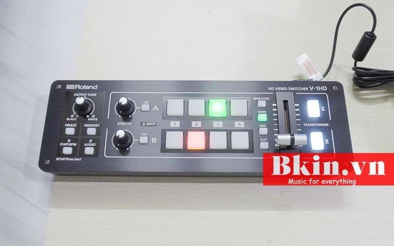 Bàn trộn hình ảnh Roland V-1HD 3 Bàn trộn hình ảnh Roland V-1HD