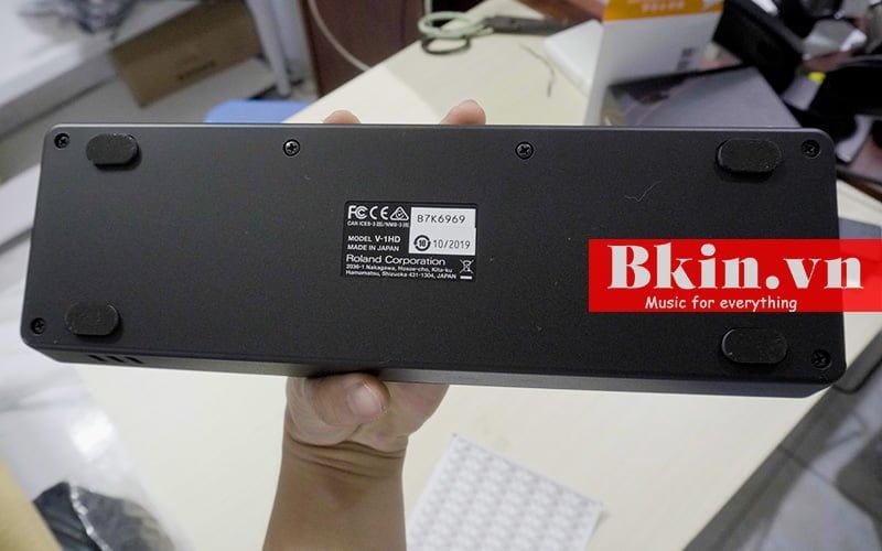 ban tron roland v 1hd