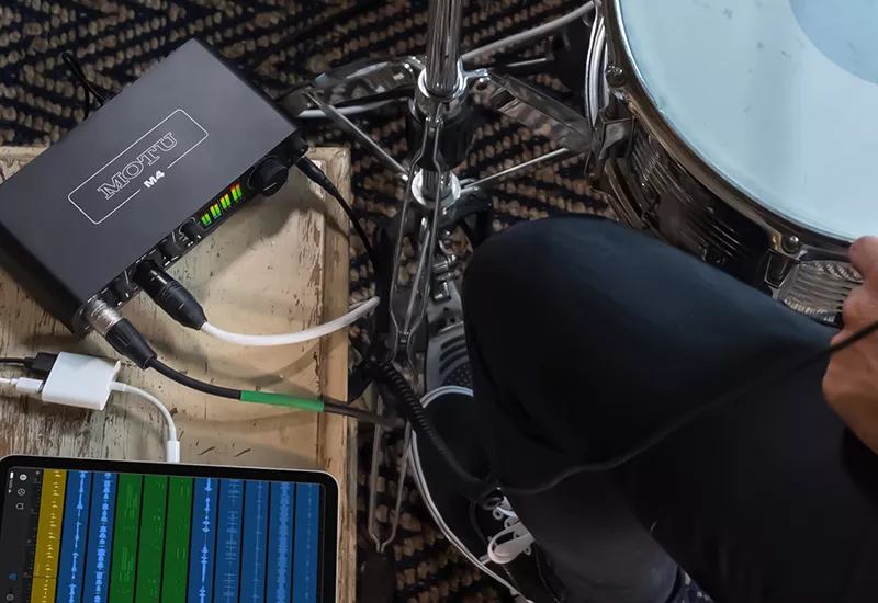 sound card motu m4 ket noi trong